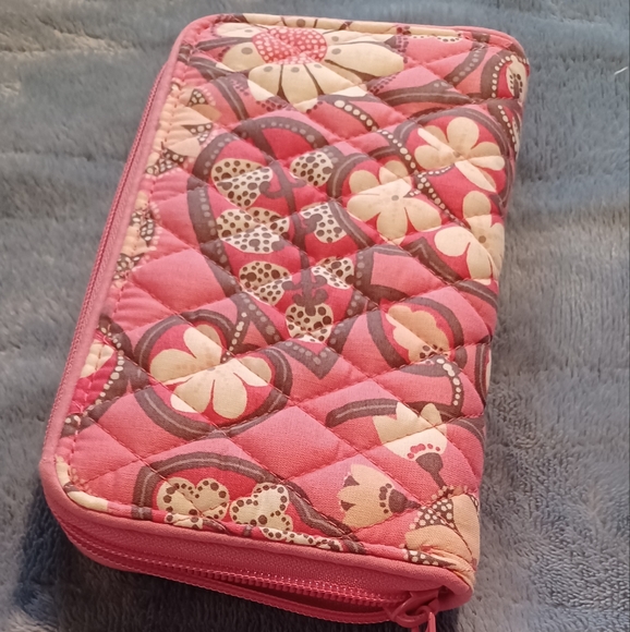 Vera Bradley NWOT clutch wallet - Picture 2 of 3